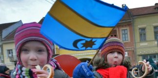 Székelyföld feliratú pólós gyerekek miatt fegyelmeztek