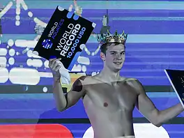 Hubert Kós Sets World Record in 200-meter Backstroke