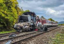 Összeütközött két személyszállító vonat Felvidéken