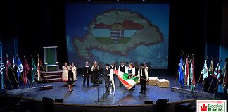 Tündöklő lobogók alatt – Bepillantás a nyugati parti diaszpóra kulturális életébe