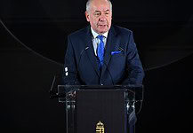 Sulyok Tamás: A karácsony fényében még jobban kirajzolódik az összetartozás fontossága