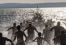 Hundreds Brave the Icy Waters of Lake Balaton in Traditional New Year’s Dip