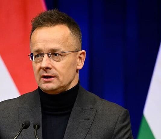 Szijjártó: Több mint ezren kértek konzuli védelmet