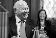 Meghalt David Bernard Cornstein