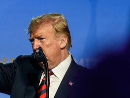 Donald Trump részt akar venni Irán következő vezetőjének kiválasztásában