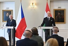 Elámultak a csehek a magyar honvédség láttán