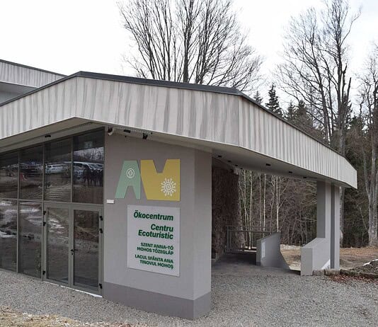 Korszerű látogatóközpontot adtak át a Szent Anna-tónál