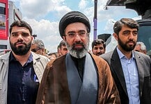 Pénzdíjat tűztek ki Hamenei fejére