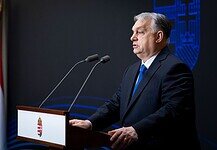 Védett árat vezet be a kormány az üzemanyagra