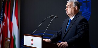 Védett árat vezet be a kormány az üzemanyagra