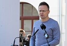 Szijjártó: Hazafelé tart az első mentesítő járat