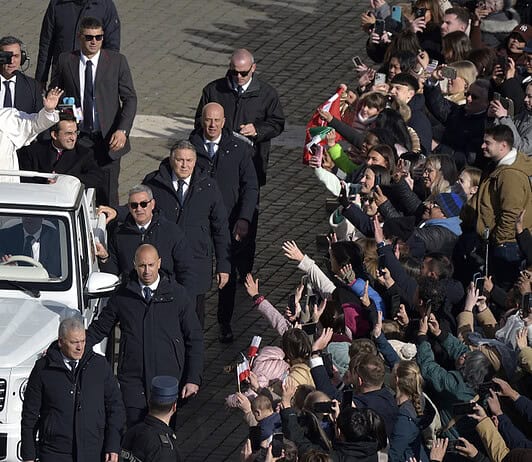 A Vatikán az AI és a „kiborgosodás” veszélyeire figyelmeztet