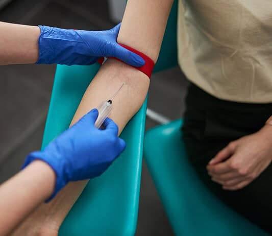 Ezt rontják el a legtöbben vérvétel előtt – félremehet miatta az eredmény