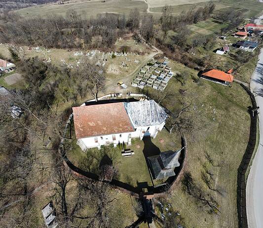 Megkezdődött a küsmödi templom felújítása