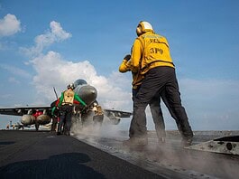 Újra bombákat ígért Iránnak Trump