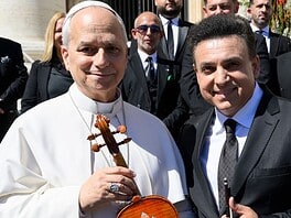 Leó pápának hegedült Mága Zoltán