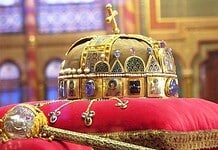Döntés született a Szent Koronáról