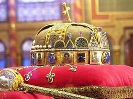 Döntés született a Szent Koronáról