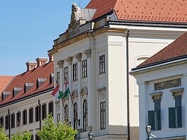 Magyar Péter nem költözik a várba