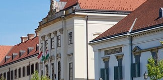 Magyar Péter nem költözik a várba