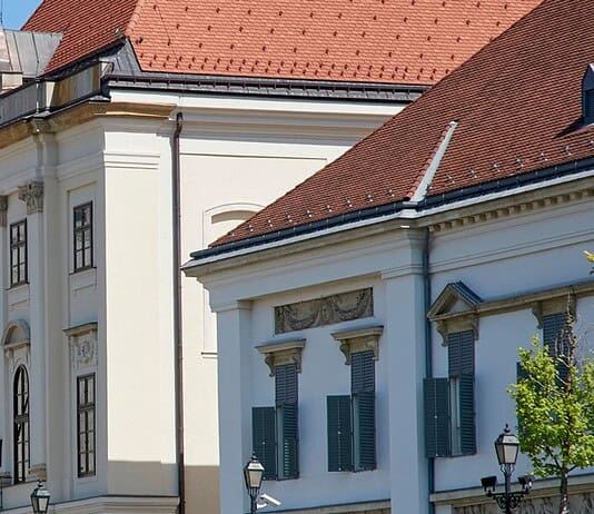 Magyar Péter nem költözik a várba