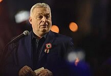 Orbán Viktor visszadja parlamenti mandátumát