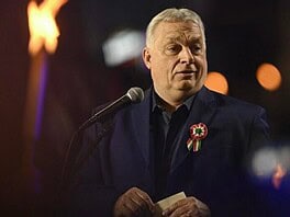 Orbán Viktor visszadja parlamenti mandátumát