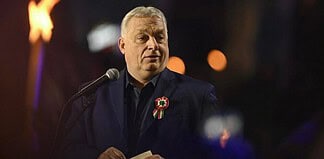 Orbán Viktor visszadja parlamenti mandátumát