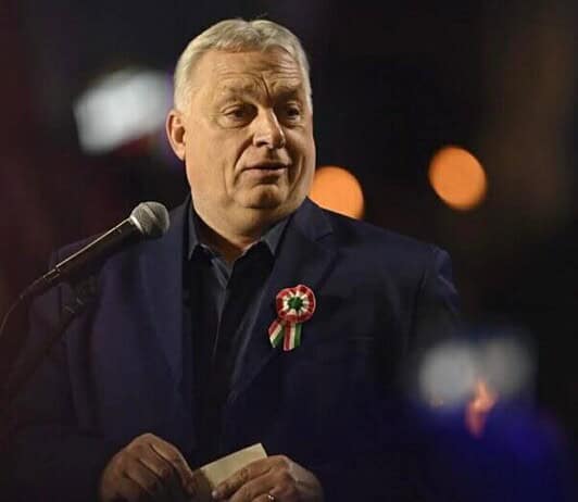 Orbán Viktor visszadja parlamenti mandátumát