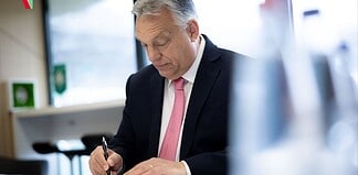 Orbán Viktor aláírta az árstopokat