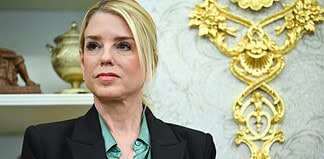 Trump menesztette Pam Bondit