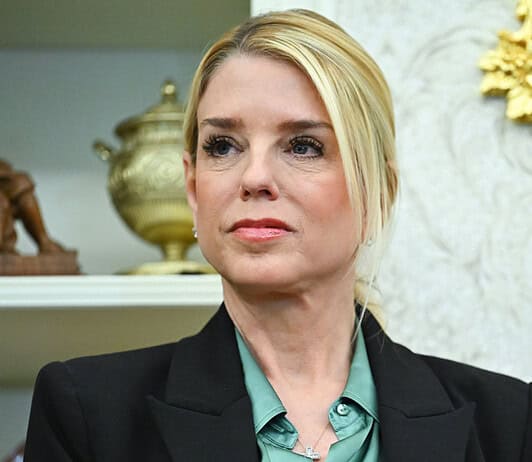 Trump menesztette Pam Bondit