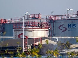 Szerbia meghosszabbította az üzemanyagok exporttilalmát