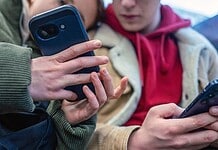 Görögországban megtiltják a közösségi média használatát a 15 éven aluliak számára