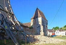 Leomlott egy erdélyi erődtemplom védfalának egy része