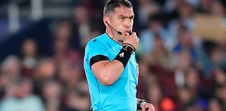 Kovács István aranyozott mezben vezet vb-meccset