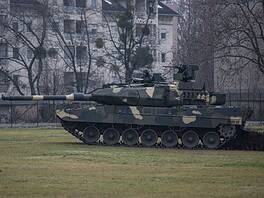 Extra páncélzatot kaptak a magyar Leopard tankok