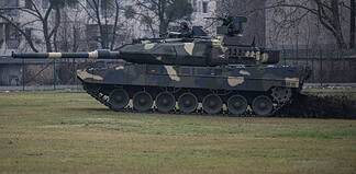 Extra páncélzatot kaptak a magyar Leopard tankok