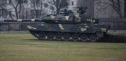 Extra páncélzatot kaptak a magyar Leopard tankok