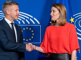 Meghívta Budapestre az Európai Parlament elnökét Magyar Péter