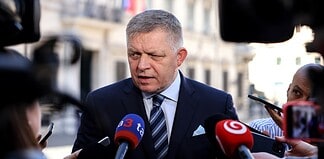 Bizalmat szavazott a parlament Robert Fico kormányának