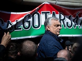 Orbán: az eurór „egy kódnév, rejtjel, a megszorítás kódja”