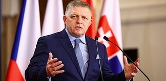 Fico: a V4 ismét tiszteletet vívhat ki