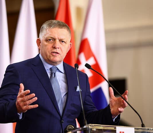 Fico: a V4 ismét tiszteletet vívhat ki