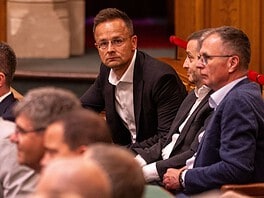 Szijjártó Péter a BYD-nél folytatja