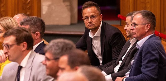Szijjártó Péter a BYD-nél folytatja