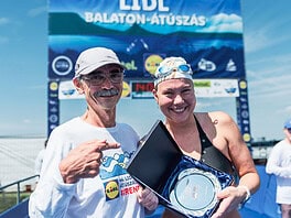 Lezajlott a Balaton-átúszás, célba ért a verseny történetének 250 ezredik úszója is