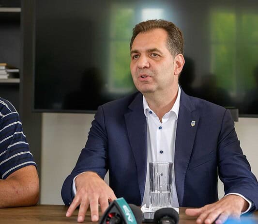 Uszítás miatt perel Antal Árpád