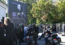 Végső búcsút vettek Deák Bill Gyula énekestől