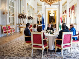 Külföldi vezetőkkel tárgyalt Baka András államfő